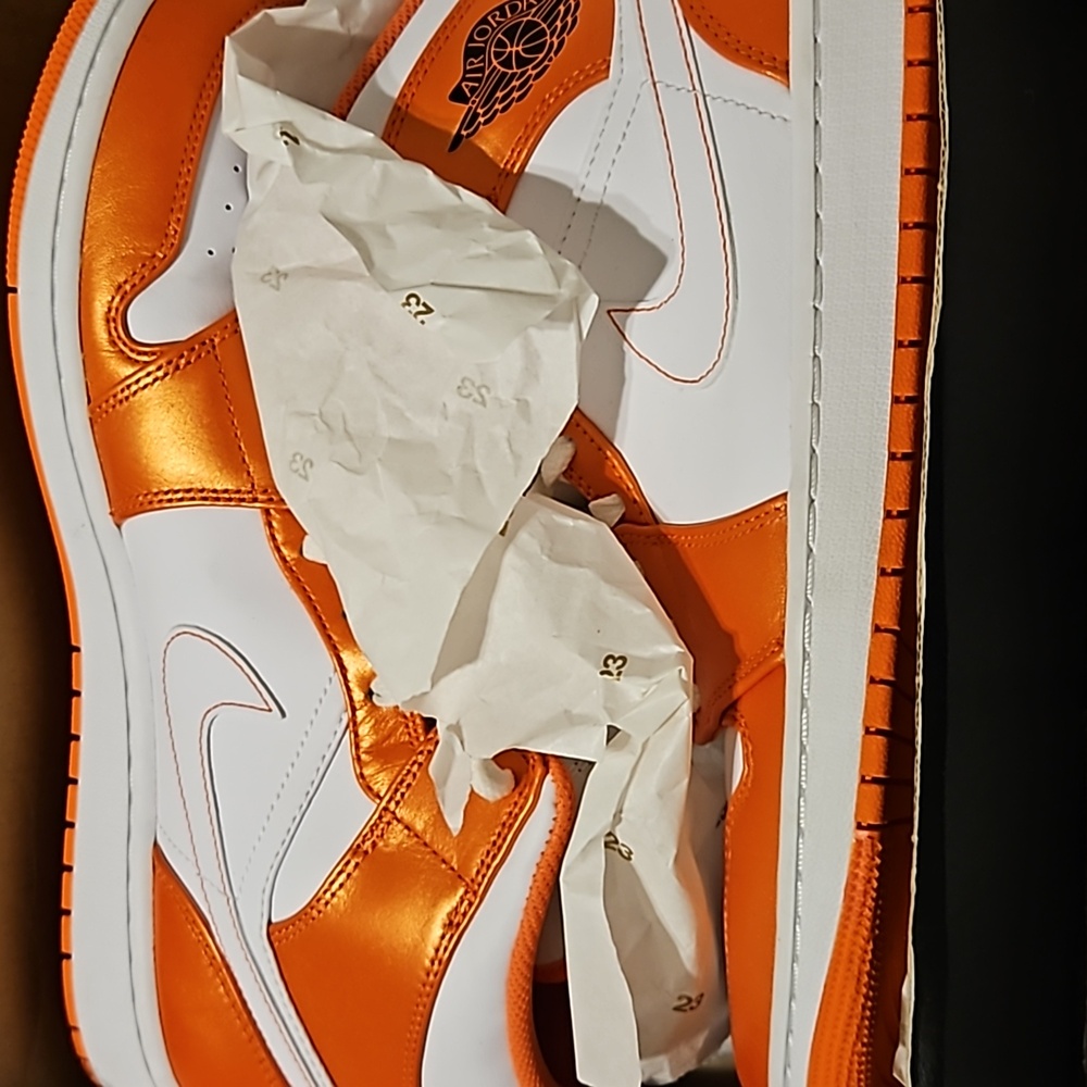 JORDAN ONE MID SE 11.5 ELECTRO ORANGE